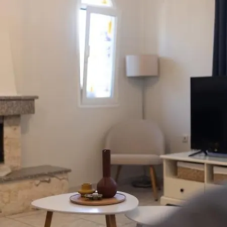 Διαμέρισμα σπίτι δίπλα στη λίμνη *