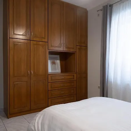 Διαμέρισμα σπίτι δίπλα στη λίμνη *